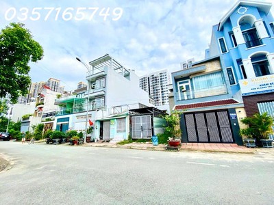 Lô đất 100m  vuông vức, xây dựng tự do, vị trí vàng đường 11a   long bình   thủ đức. liền kề 2