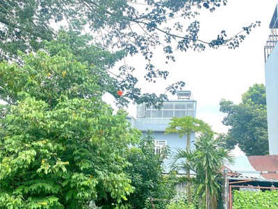 Lô đất 100m  vuông vức, xây dựng tự do, vị trí vàng đường 11a   long bình   thủ đức. liền kề 0