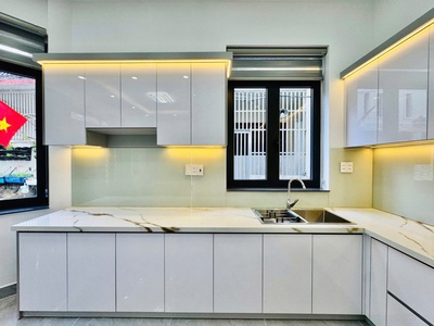 Bán nhà mới xây 1 trệt 2 lầu, lô góc 2 mặt tiền, gần nhà ga t3 và emart, giá chỉ 6.4 tỷ 2