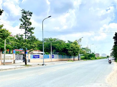 Lô đất 100m  vuông vức, xây dựng tự do, vị trí vàng đường 11a   long bình   thủ đức. liền kề 3