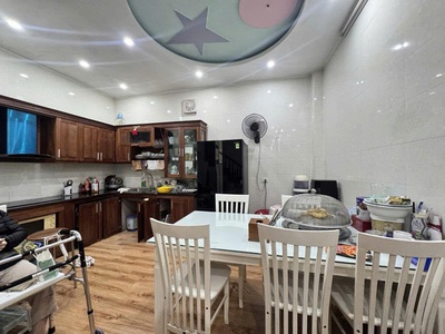 Bán đất tặng nhà 4 tầng   4 ngủ nguyễn văn cừ - long biên 55m2 4