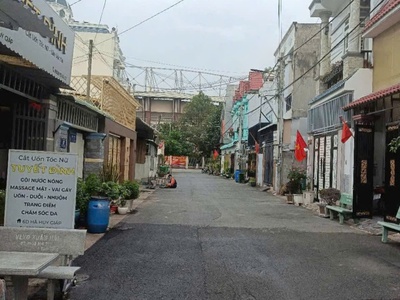 Nhà 1 lầu 1 trệt giá: 3 tỷ 550 bớt lộc 0