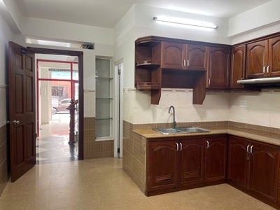 Cho thuê nhà mặt tiền đường huỳnh văn bánh, phú nhuận tiện ở và kinh doanh với 7pn, 8wc và 1 mbkd 3