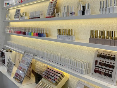 Sang nhượng tiệm nail mới đầu tư mặt tiền đường huỳnh văn bánh, phú nhuận 2