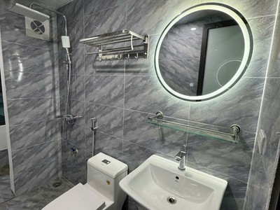 Cho thuê nhà vp, nhà hàng, kd, thang máy, 117m2- 4t, chùa láng 47 tr 0