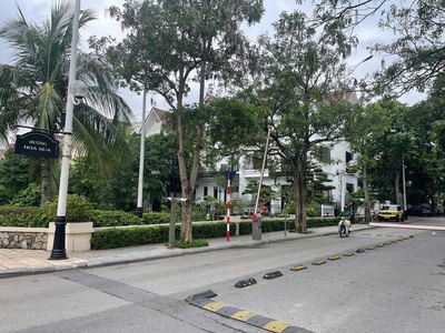 Gấp đất mặt phố phương canh,mặt tiền rộng,ngã tư phương canh   trịnh văn bô,135m,mt 8m,29.9ty 0