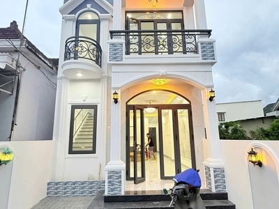 Bán biệt thự mái thái cổ điển phường bắc nha trang. 0