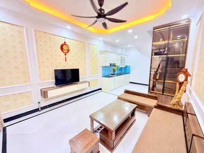 Bán gấp- căn 6 tầng thang máy  sát cv hoà bình/ ngoại giao đoàn- dt 35m x 6 tầng- mặt ngõ thông- 1