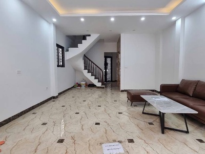 Hoàng quốc việt 51m x6 tầng thang máy-21 tỷ,ô tô tránh đỗ,ngõ thông kinh doanh 1