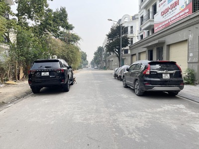 Cần bán 247m2 đất biệt thự 31ha Trâu Quỳ, Gia Lâm. Đường 13m, view hồ điều hòa 15