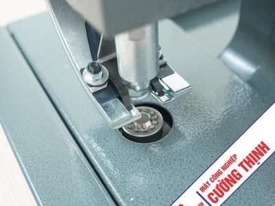 Tối ưu thao tác: Máy Dập Khoen Bằng Tay Cường Thịnh Tự Động Cắt Lỗ Và Lồng Khuy 3