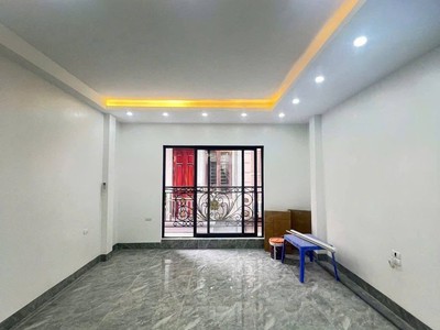 Nhà hoàng quốc việt, ngõ thông, ôtô vào nhà, 20m ra phố, dt45m2, 6 tầng thang máy 3