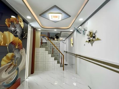 Nhà đúc 2 tầng - sát ngã tư bốn xã - chỉ 3ty xíu 2