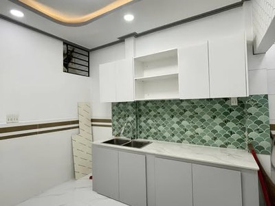 Nhà đúc 2 tầng - sát ngã tư bốn xã - chỉ 3ty xíu 1