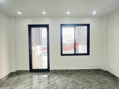 Nhà hoàng quốc việt, ngõ thông, ôtô vào nhà, 20m ra phố, dt45m2, 6 tầng thang máy 4