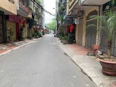Bán nhà  liền kề mặt ngõ đường cầu giấy 105m , mặt tiền 6,6m giá 31,8 tỷ 0