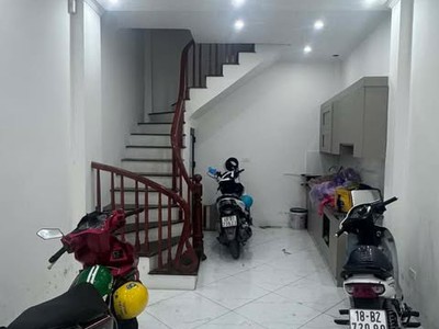 -khu vực đang phát triển mạnh, tiện ích đầy đủ, xung quanh nhiều trường đh, cđ.  -nhà 5 tầng, 2