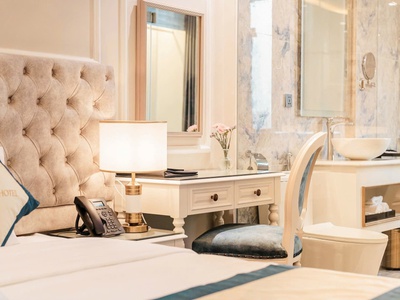 Cho thuê khách sạn 80 phòng vị trí đắc địa, cách phố cổ chỉ 5 phút 0