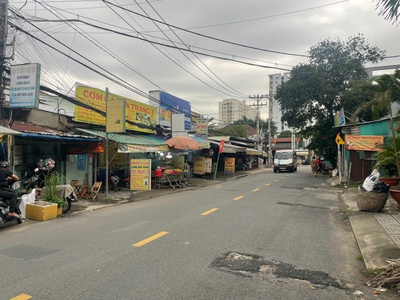 Bán nhà  10.2x28  mặt tiền đông hưng thuận 10 thông kdc an sương, q12 2