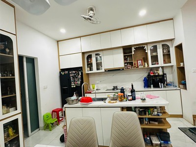 Khu vực hiếm nhà bán- cách mặt tiền lãnh binh thăng chỉ vài bước chân- kế đường 3/2 - xe hơi ngủ 0