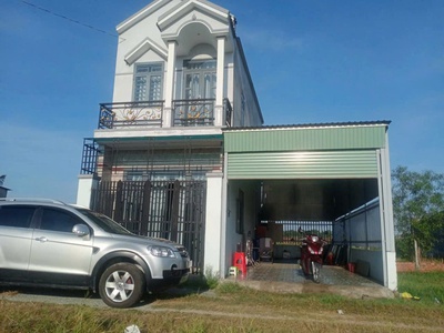 Chính chủ chuyển về thành phố cần bán nhà 1 trệt 1 lầu mặt tiền đường mỹ hạnh bắc, đức hòa, long an 2