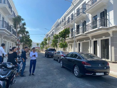 Chính chủ bán gấp shophouse 4 tầng, 75m2 cạnh vincom plaza 2