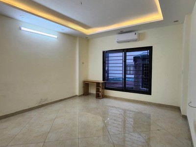 Bán nhà  đê tô hoàng 28m2, 5 tầng. mặt tiền 4.1m. giá 7.5 tỷ hai bà trưng hà nội 2