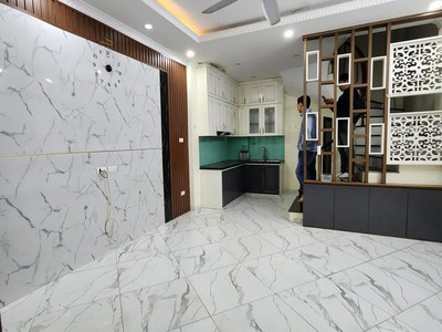 Bán nhà  đê tô hoàng 28m2, 5 tầng. mặt tiền 4.1m. giá 7.5 tỷ hai bà trưng hà nội 4