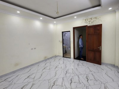 Bán nhà  đê tô hoàng 28m2, 5 tầng. mặt tiền 4.1m. giá 7.5 tỷ hai bà trưng hà nội 3