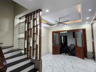 Bán nhà  đê tô hoàng 28m2, 5 tầng. mặt tiền 4.1m. giá 7.5 tỷ hai bà trưng hà nội 1