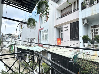 Bán nhà 2 tầng hẻm xe hơi 3 phòng ngủ chỉ 3,35 tỷ gần kha vạn cân linh tây thủ đức. 3