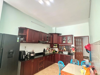 Cần bán gấp nhà 2 tầng khu vip hiệp phú   hẻm ô tô   97m , 4pn   giá tốt 9.5 tỷ - gần chợ kiến thiết 4