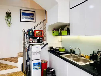 Bán nhà ngõ thịnh hào3 18/22m2. 5 tầng. mặt tiền 2.7m. giá 5.85 tỷ đống đa hà nội 2