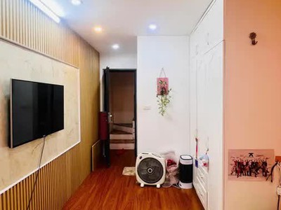 Bán nhà ngõ thịnh hào3 18/22m2. 5 tầng. mặt tiền 2.7m. giá 5.85 tỷ đống đa hà nội 3