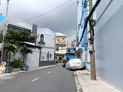 Nhà bà hom , gần kinh dương vương hồng bàng quận 6, 6,5 x14m, 4 tầng chỉ nhỉnh 9tỷ 0