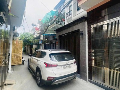 .Nhà 4 Tầng   độc lập - sân cổng riêng  tại Trần Nguyên Hãn - Oto đỗ cổng  0