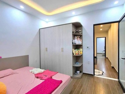 .Nhà 4 Tầng   độc lập - sân cổng riêng  tại Trần Nguyên Hãn - Oto đỗ cổng  4