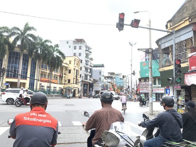 Cho thuê nhà MT: 4,3m DT: 120m2 phố Tô Hiệu vỉa hè rộng, thông sàn. 0