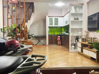 Chỉ hơn 7 tỷ bán gấp nhà Hoàng Hoa Thám 35m  ngõ thông gần phố 3