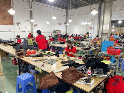 Qùa tặng doanh nghiệp Ví da, Thắt lưng, túi xách in Logo thương hiệu riêng 1