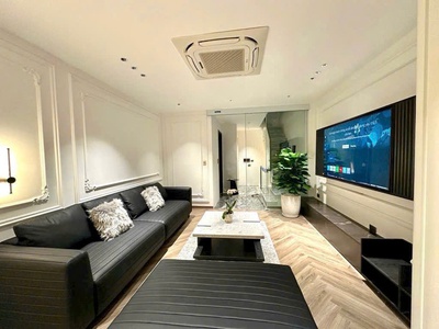 Nhà mới đẹp - phố trạm - thang máy xịn ô tô vào nhà ngõ thông full nội thất cao cấp 0