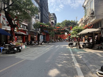 Hiếm - trung tâm đống đa - mặt phố kinh doanh sầm uất - mặt tiền khủng - 2 mặt thoáng. 2