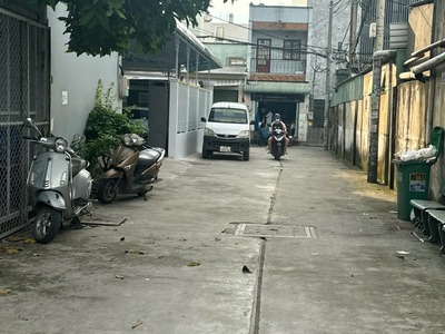 Giá rẻ gần aeon tân phú hẻm 5m xe hơi đỗ cửa 32m2 4x8 , nhà c4 tiện sửa, xây mới. 0