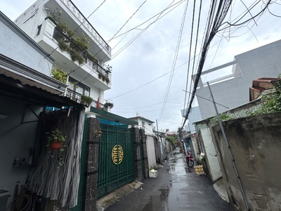 Bán nhà giá rẻ trường thọ thủ đức    chỉ 2.7 tỷ sổ riêng, 1 trệt 1 lầu ở ngay, gần metro số 1 0