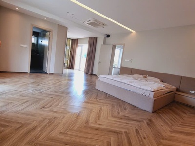 Biệt thự đẹp ngọc thụy 313m mt 14m 4 tầng giá 47.5 tỷ vị trí cực đẹp: ngõ ô tô 0