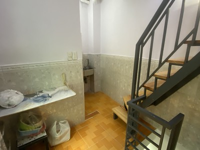 Chỉ 1 tỷ xí  hòa hưng quận 10  5 tầng 3pn 3wc gần mặt tiền mbvb. 4