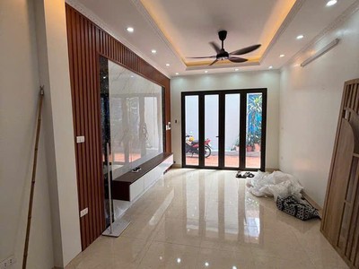 Bán nhà đẹp hiếm có đức giang 32,m mt 3,5m full nội thất ngõ thông sáng giá chỉ 6x tỷ 0