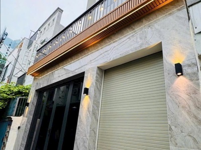 Nhà xây mới 1 trệt. 2 lầu. sân thượng -2 pn. 3wc. ban công lớn 6 tỷ 250 0