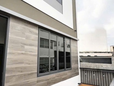 Nhà xây mới 1 trệt. 2 lầu. sân thượng -2 pn. 3wc. ban công lớn 6 tỷ 250 1