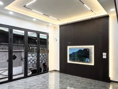 Nhà xây mới 1 trệt. 2 lầu. sân thượng -2 pn. 3wc. ban công lớn 6 tỷ 250 4